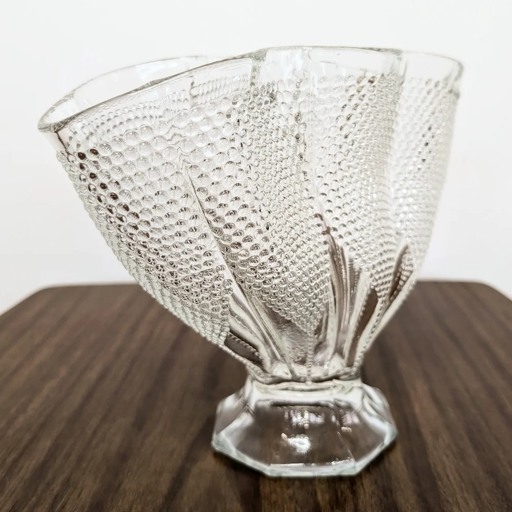 L.E. Smith 1940s Thousand Eyes Pattern Hobnail Fan Shaped Footed Tall Glass Vase
